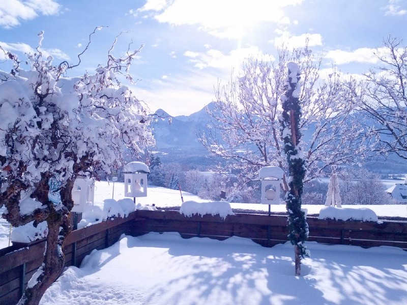 Verschneite Landschaft beim Restaurant Hazienda am Faaker See